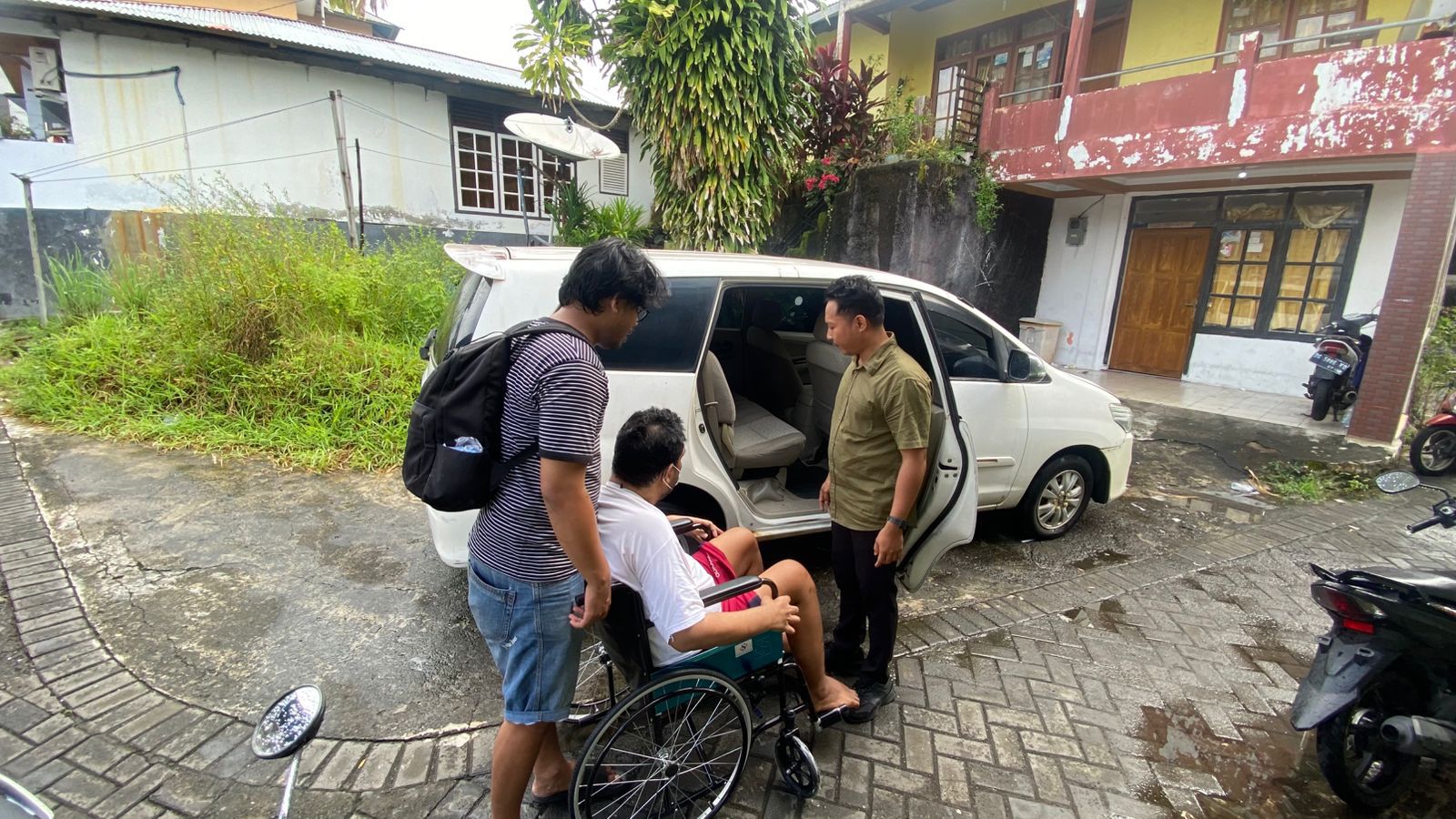 Besok, Yusmin Diberangkatkan Haji Robert ke Jakarta untuk Berobat 