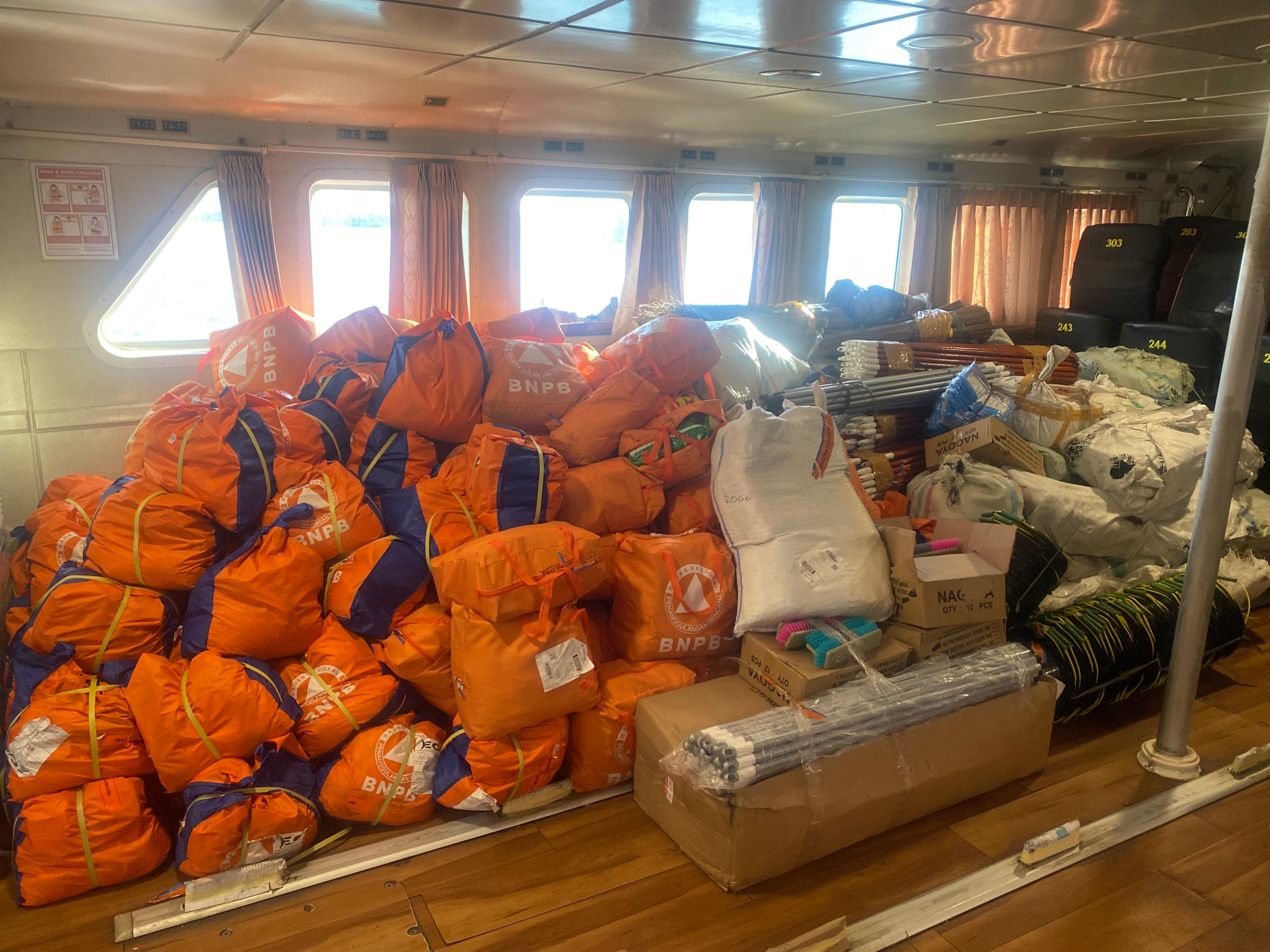 BNPB Salurkan Bantuan Logistik dan Peralatan Via Jalur Laut ke 5 Lokasi di Aceh