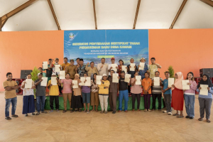 Warga Permukiman Baru Desa Kawasi: Kami Nyaman di Sini