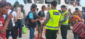 KM Cantika 9C Kandas di Perairan Weda, Ratusan Penumpang Terjebak 7 Jam di Tengah Laut