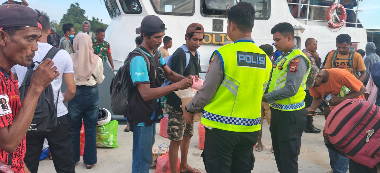 KM Cantika 9C Kandas di Perairan Weda, Ratusan Penumpang Terjebak 7 Jam di Tengah Laut