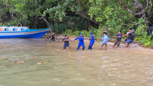 Respon Cepat Polairud Marnit Pulau Obi Evakuasi Delapan Korban Tenggelamnya Longboat di Perairan Pulau Obi