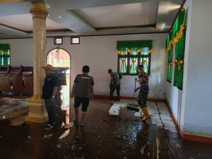 Respon Cepat Jajaran Korem 152/Baabullah Dalam Membantu Warga Yang Terdampak Banjir di Wilayah Maluku Utara .
