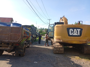 Pemda Halmahera Utara Terjunkan Excavator, Buka Akses Jalan Pasca Banjir dan Longsor di Loloda Utara