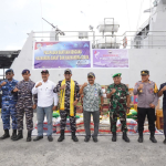 Pemda Halut Terima Bantuan Bencana dari Kodaeral XIV Sorong dan Koarmada III TNI Angkatan Laut Melalui KRI Tatihu.