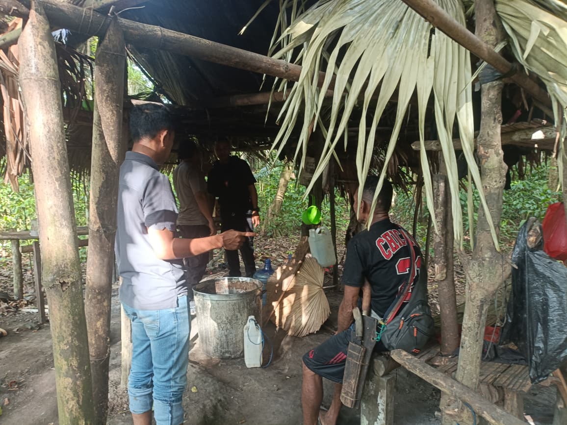 Tim Operasi Pekat Razia dan Musnahkan Tempat Penyulingan Cap Tikus di Weda Tengah