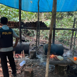 Polres Halteng Musnahkan Tempat Penyulingan Miras Oplosan di Desa Sawai Itepo